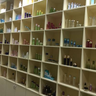 护肤品与化妆水的种类与功能 从洁面到面霜的日常保养指南